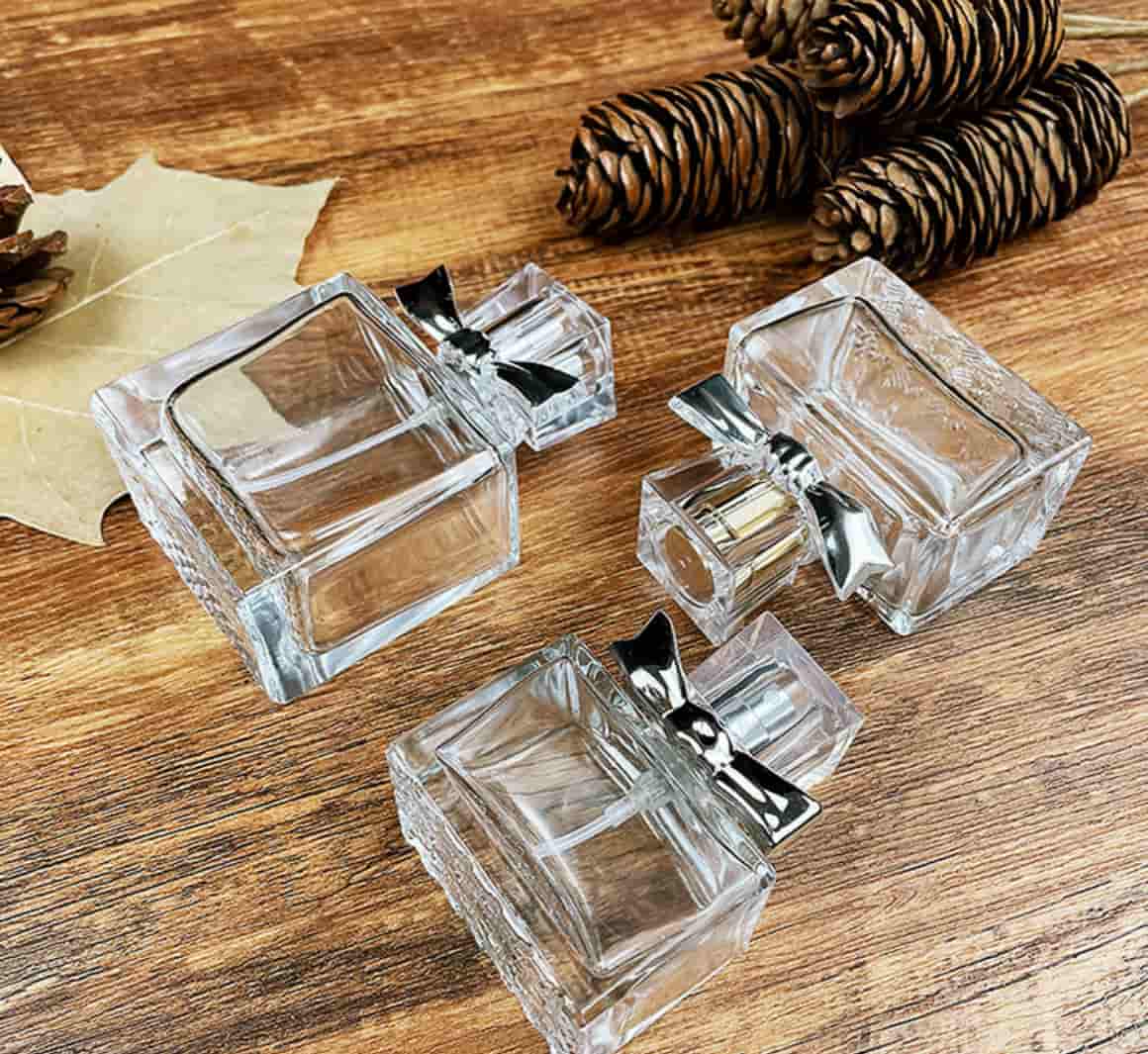 Square perfume bottles with bowknot caps